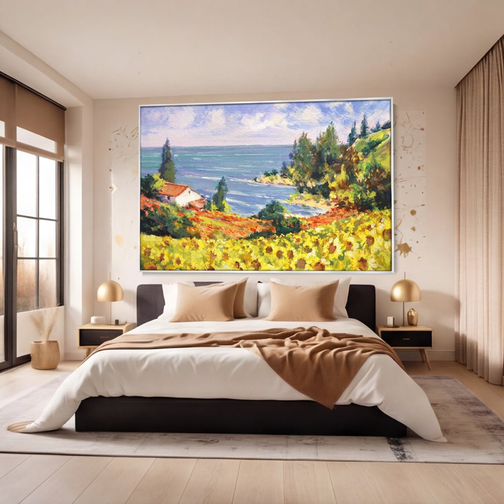 Tablou canvas cu pictura camp cu floarea soarelui si mare, in rama de aluminiu argintiu, pe perete intr-un dormitor